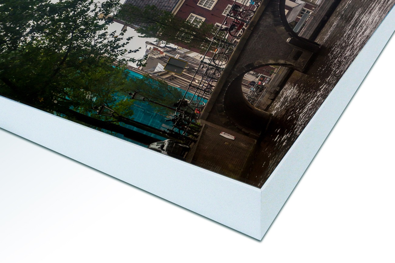 Close up textieldoek in frame gemonteerd wit