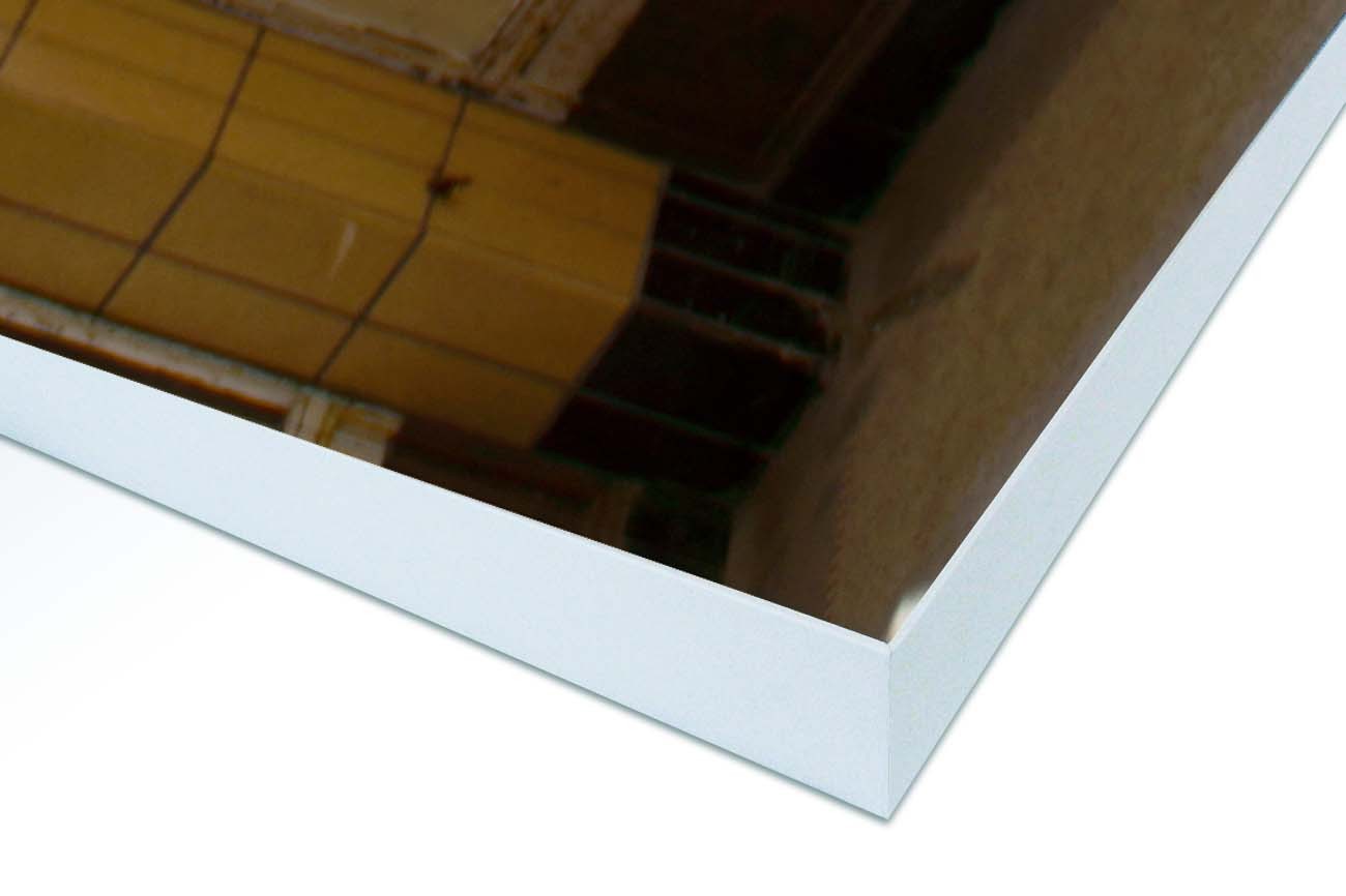 Close up textieldoek gemonteerd in frame wit