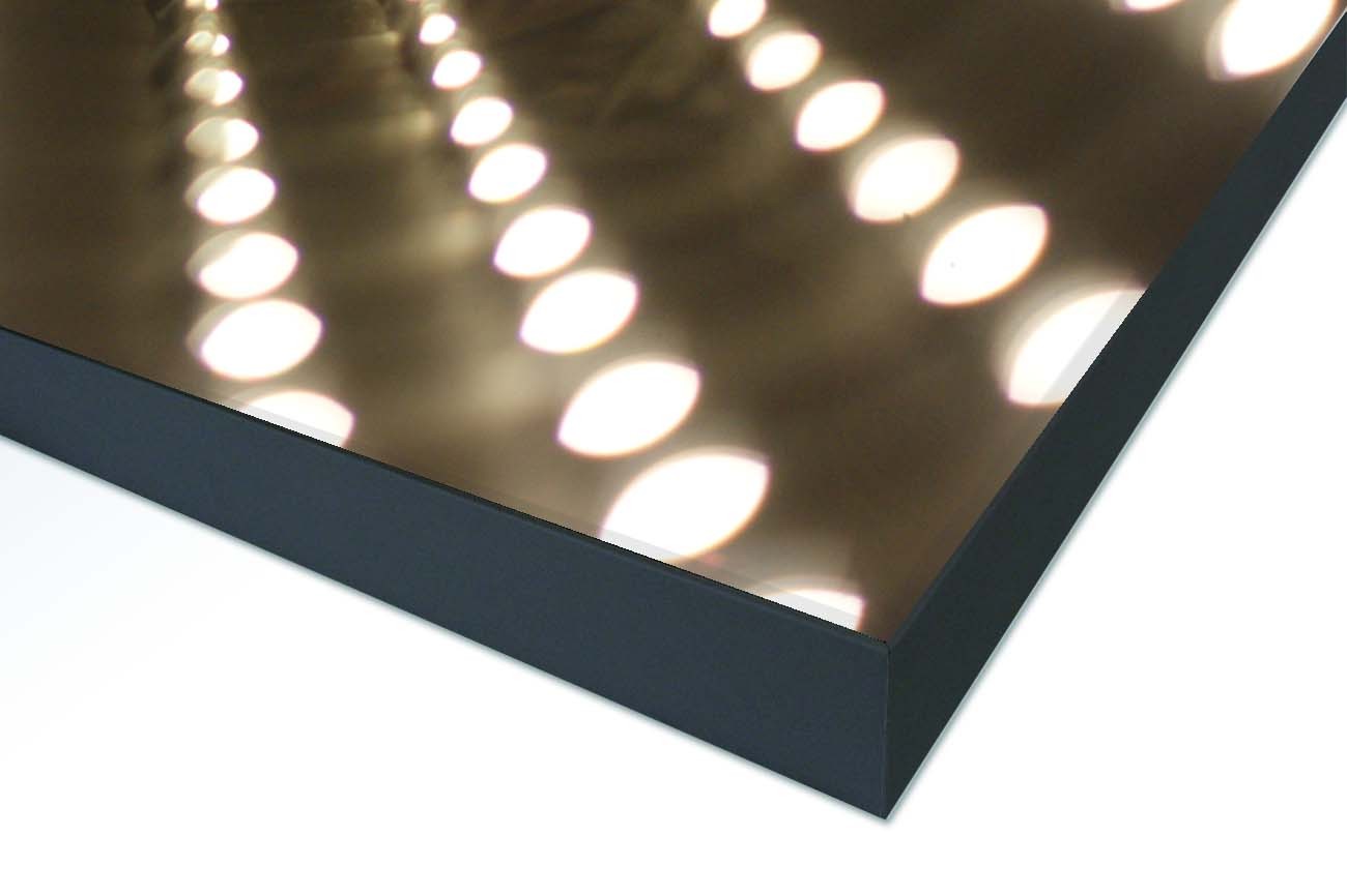 Close up textieldoek gemonteerd in frame zwart