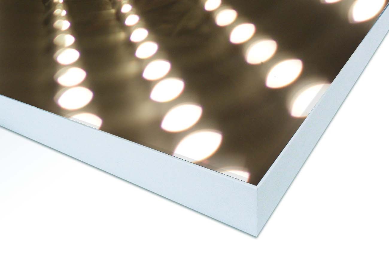 Close up textieldoek gemonteerd in frame wit