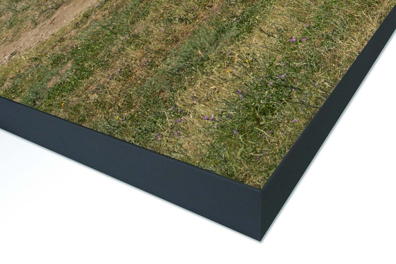 Close up textieldoek gemonteerd in frame zwart