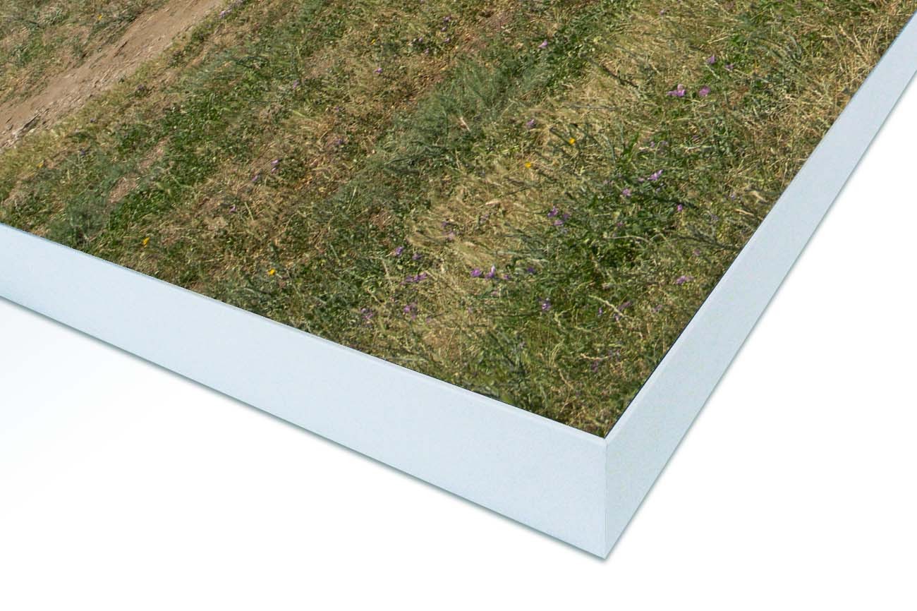 Close up textieldoek gemonteerd in frame wit