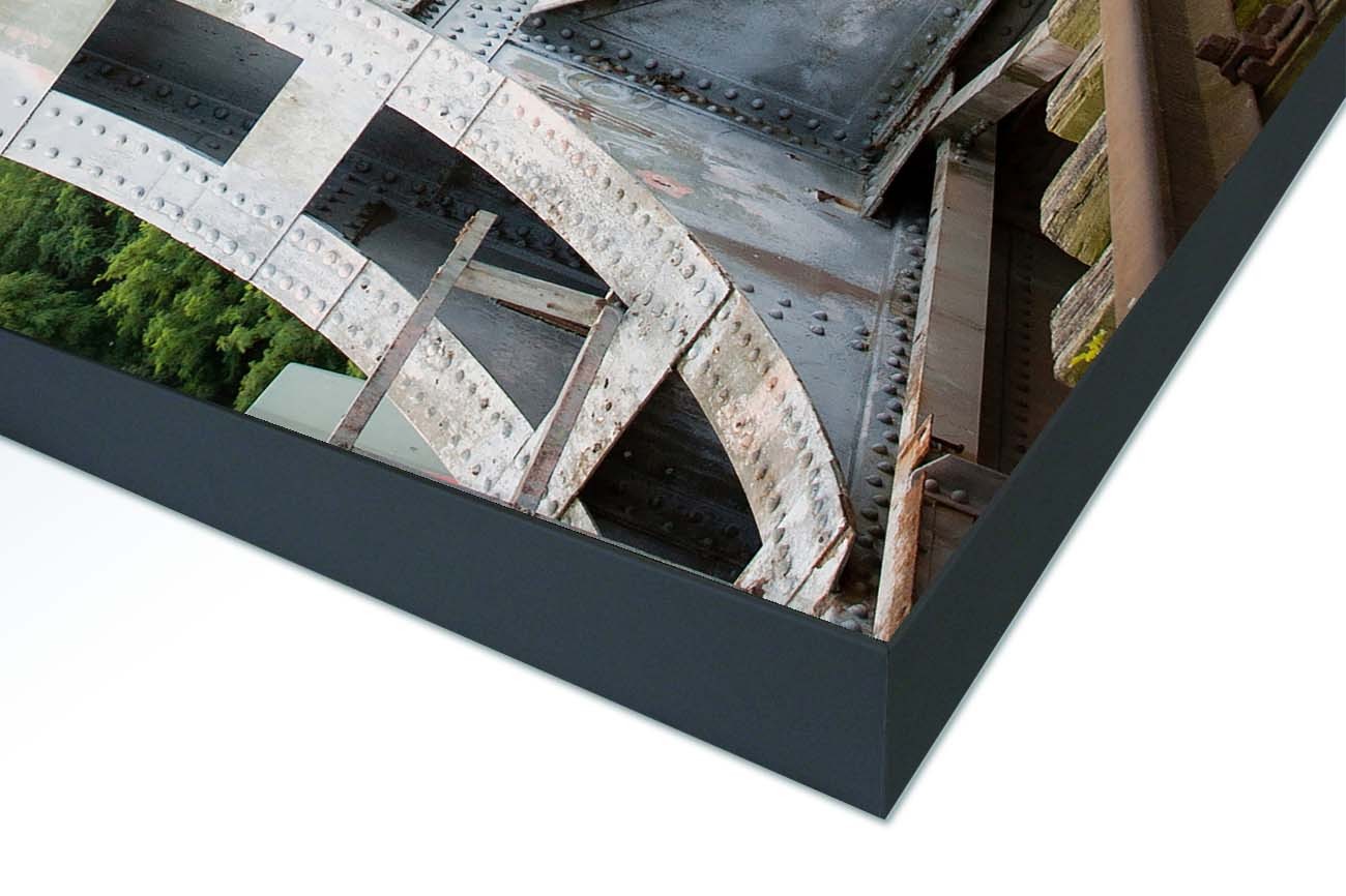 Close up textieldoek gemonteerd in frame zwart