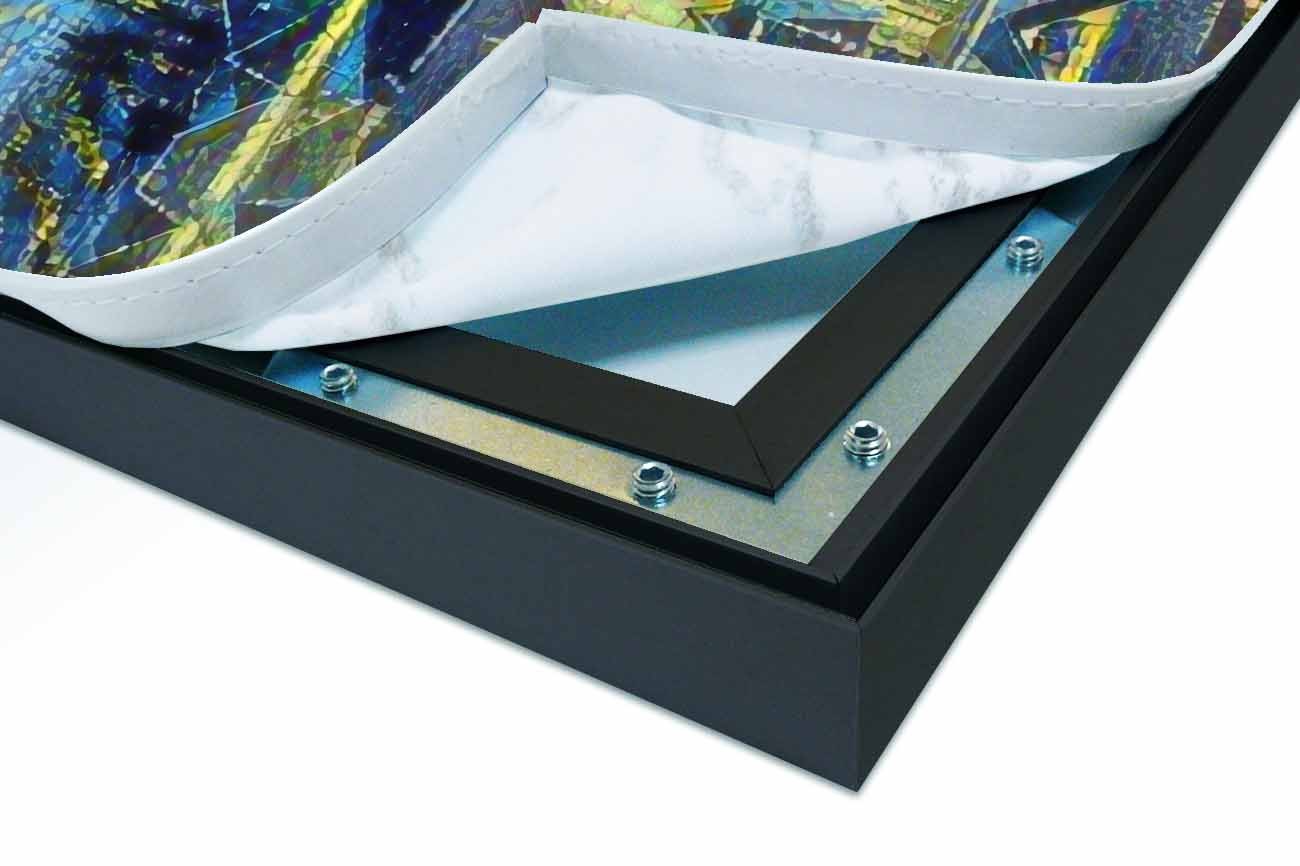 Close up textieldoek gemonteerd in frame zwart