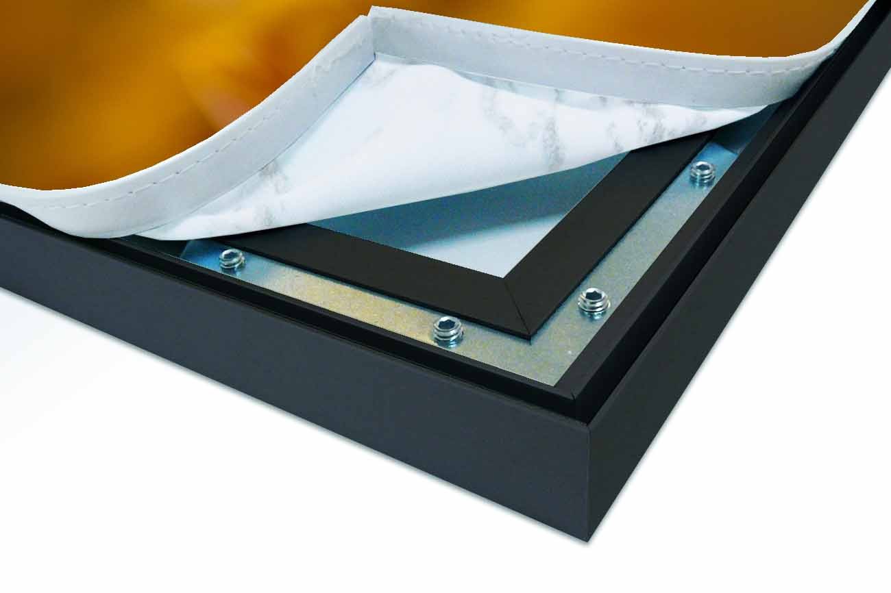 Close up textieldoek gemonteerd in frame zwart