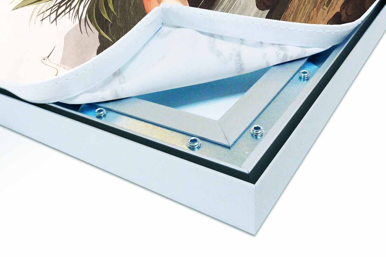 Close up textieldoek gemonteerd in frame zwart