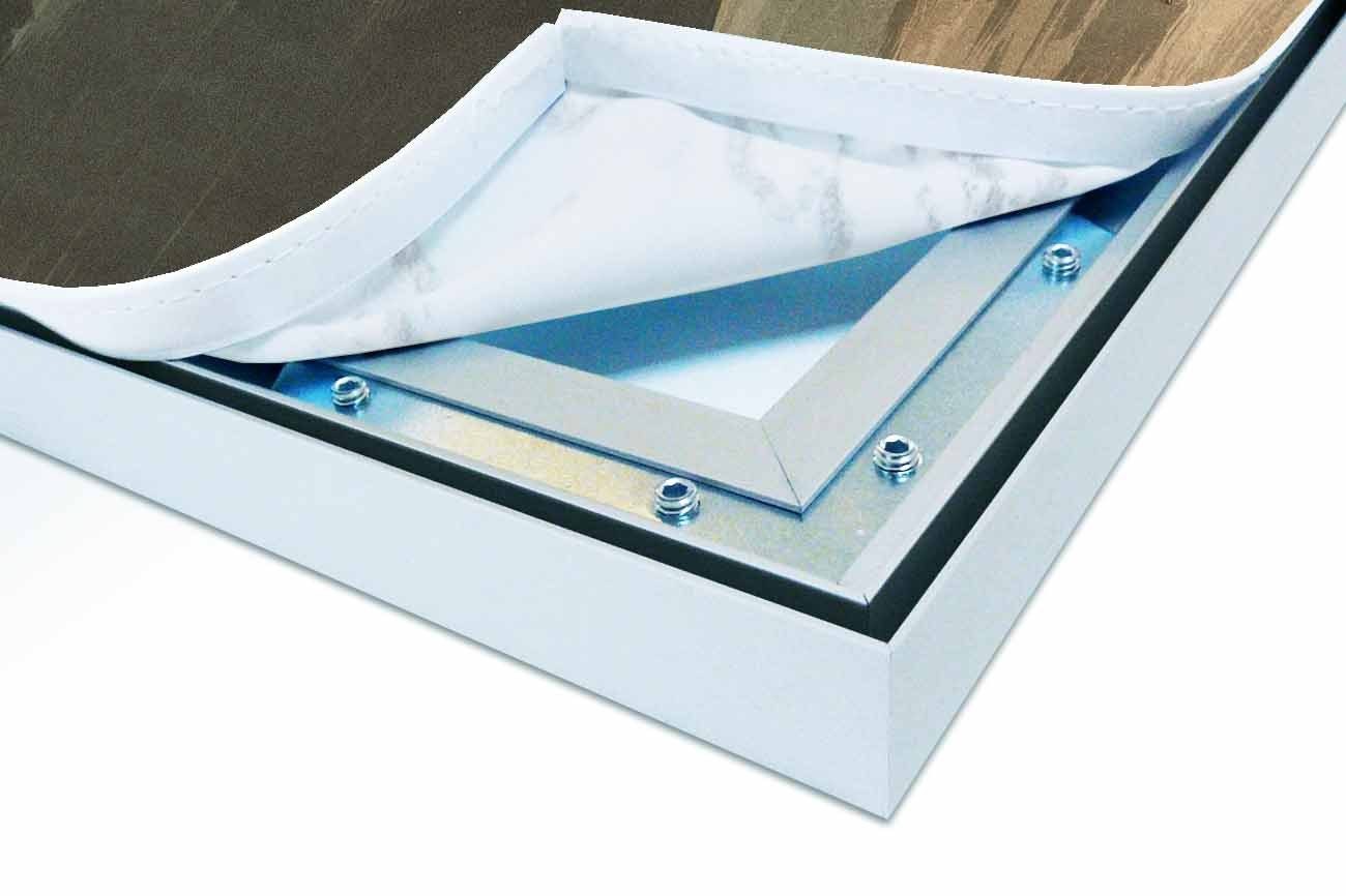 Close up textieldoek in frame gemonteerd wit