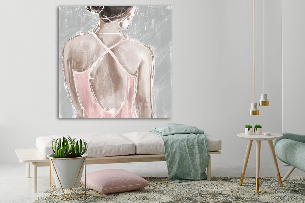 Geschilderde vrouw in een roze pakje van Cynthia Alvarez met als titel Out in pink I op textieldoek