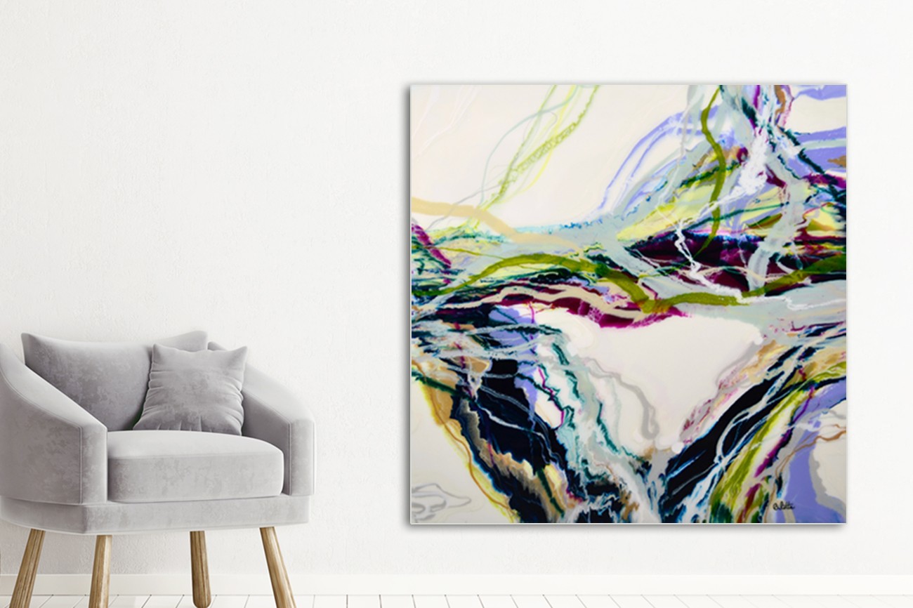 Schilderij met mooie donkere kleuren die door de lichte achtergond er mooi uitspringen van Barbara Bilotta met als titel Coming of age I op textieldoek.